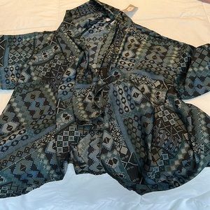 NWT - short sleeved shawl with cinched crack at waist